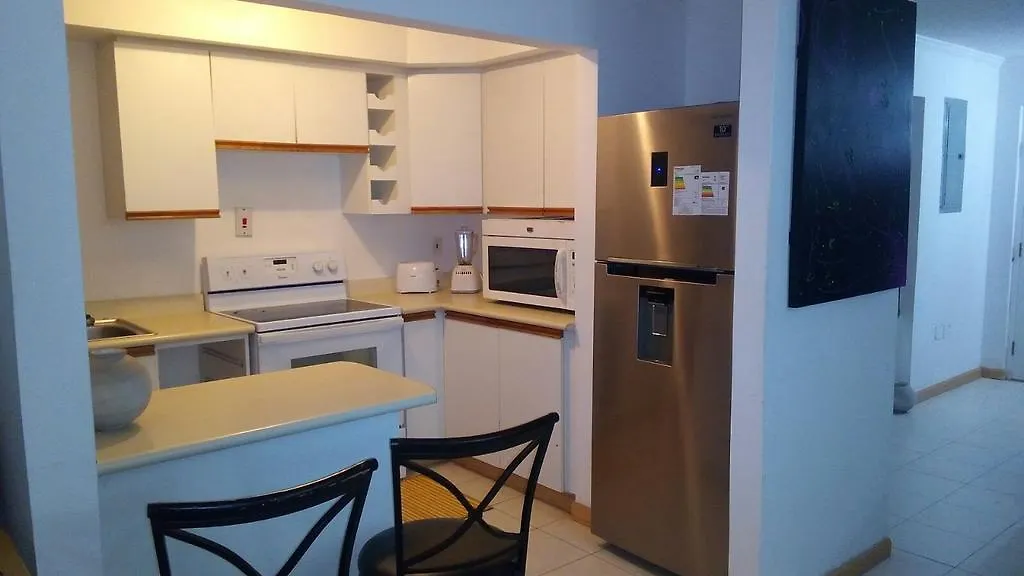 Signature'S 21 At The Country Club Apartment Kingston
