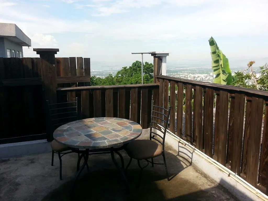 Signature'S 21 At The Country Club Apartment Kingston