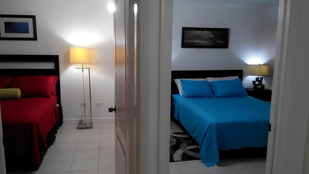 Signature'S 21 At The Country Club Apartment Kingston